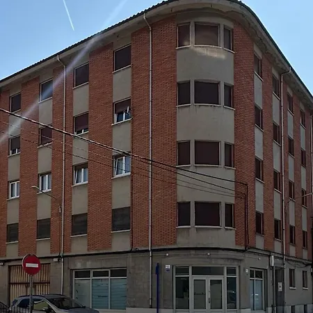 Amplio Piso A 2 Min De La Playa Santa Marina דירה *