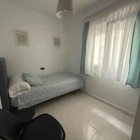 Amplio Piso A 2 Min De La Playa Santa Marina * ריבאדסלה